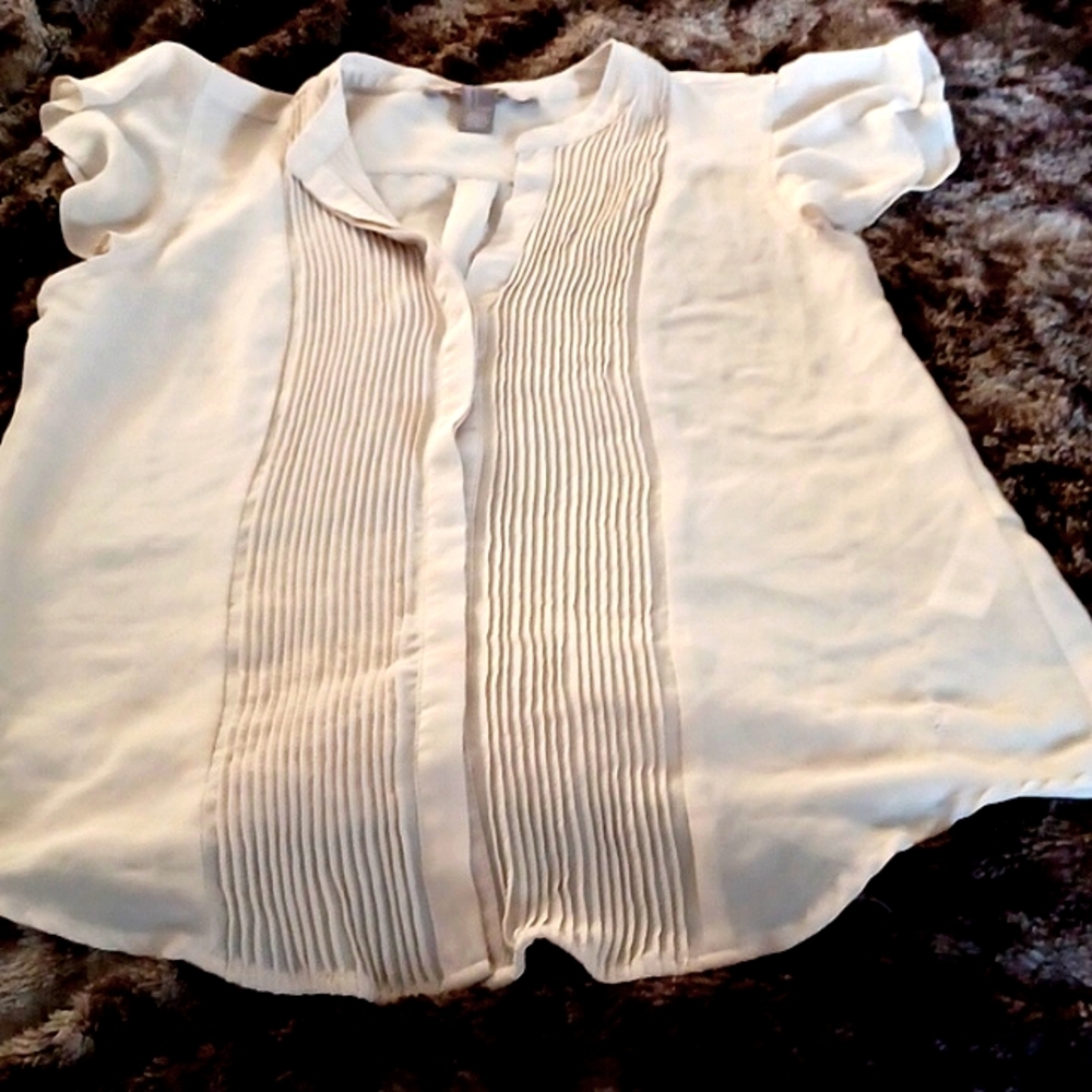 Forever 21 Career cream colored blouse with front buttons. Size small NWOT